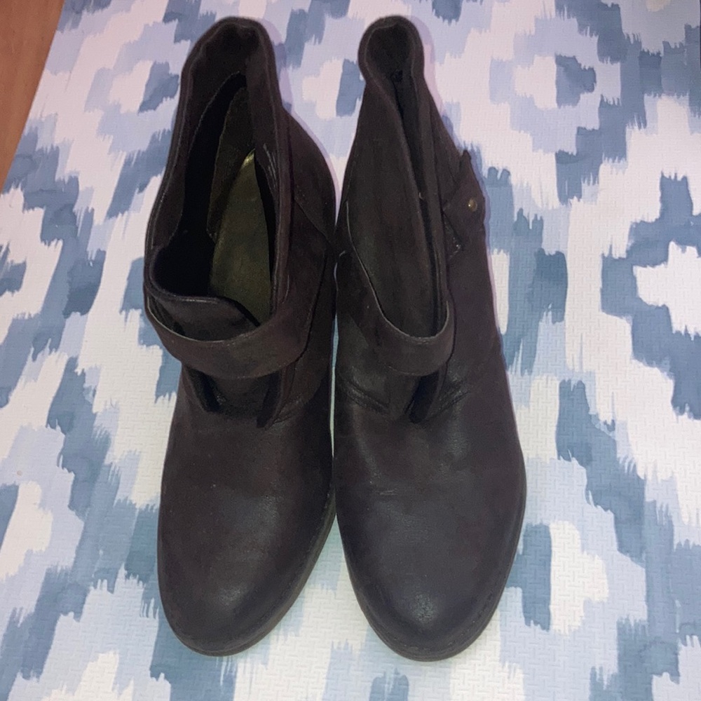 Fall dark brown suede  ankle boots